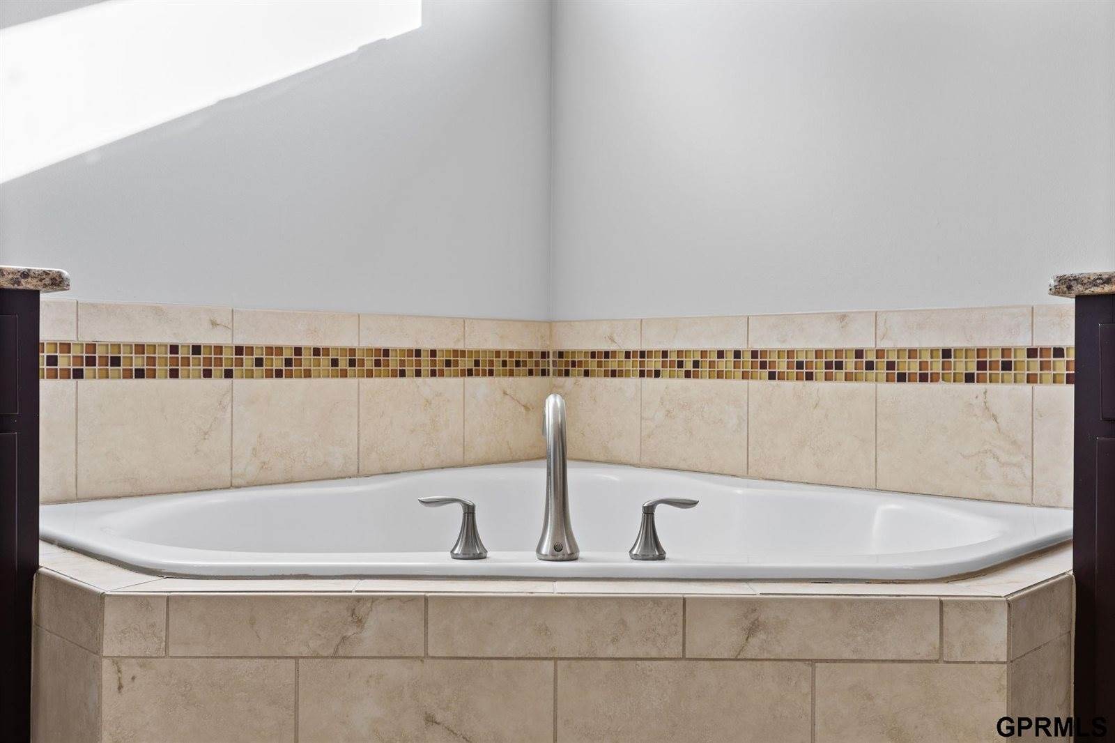 17055 Corby Street, Omaha, NE 68116