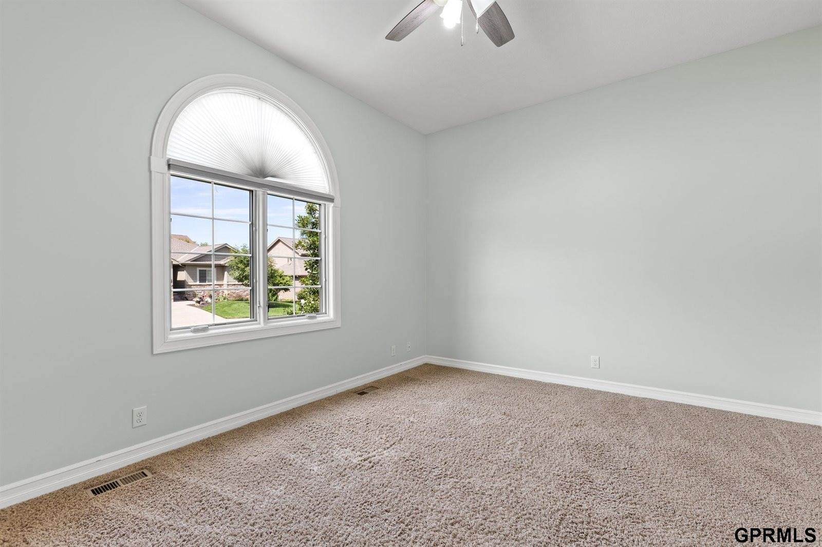 17055 Corby Street, Omaha, NE 68116