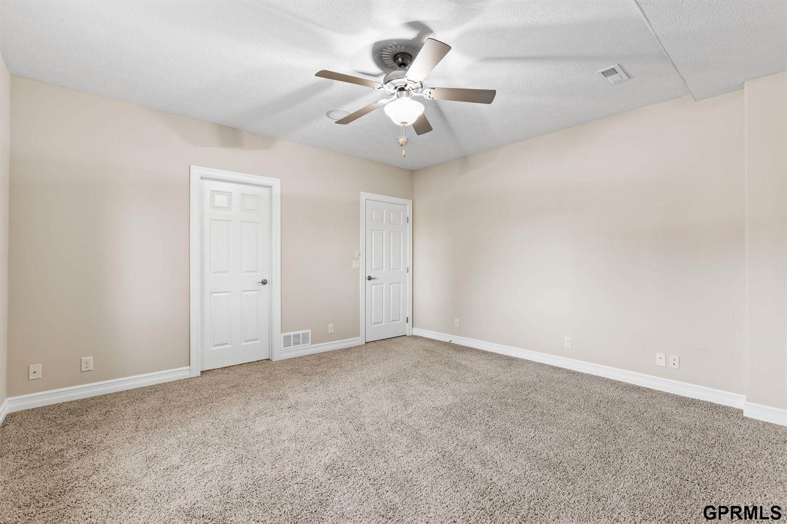 17055 Corby Street, Omaha, NE 68116