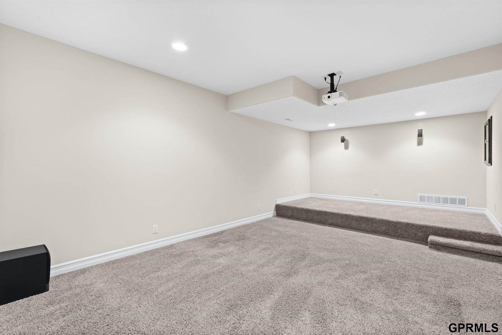 17055 Corby Street, Omaha, NE 68116