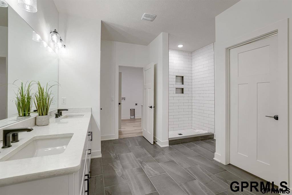 10209 South 180 Avenue Circle, Omaha, NE 68136