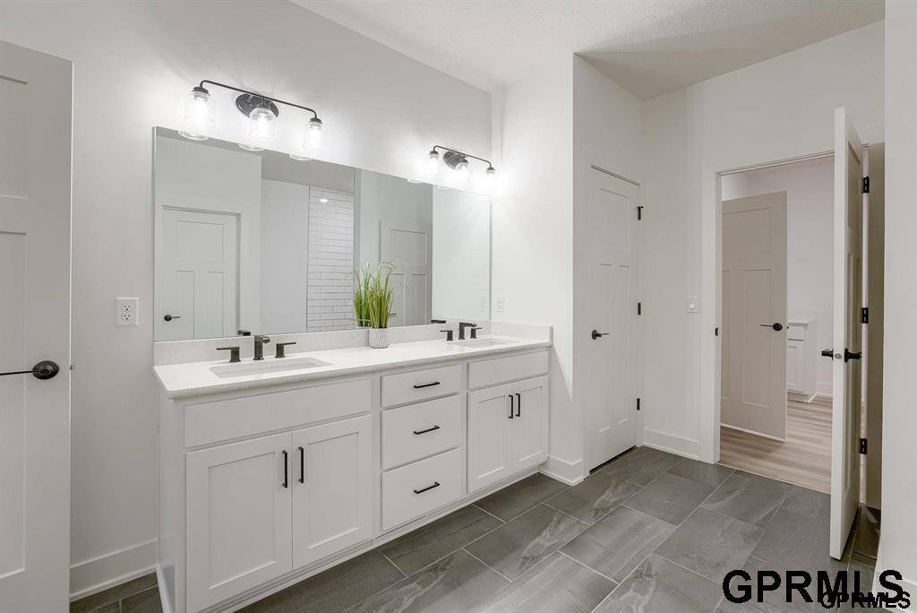 10209 South 180 Avenue Circle, Omaha, NE 68136