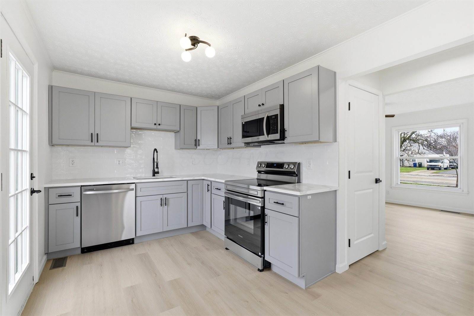 978 East North Broadway Street, Columbus, OH 43224