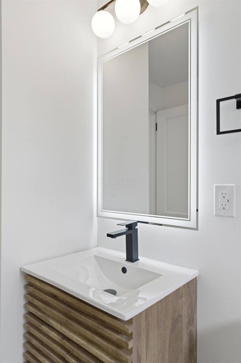 978 East North Broadway Street, Columbus, OH 43224