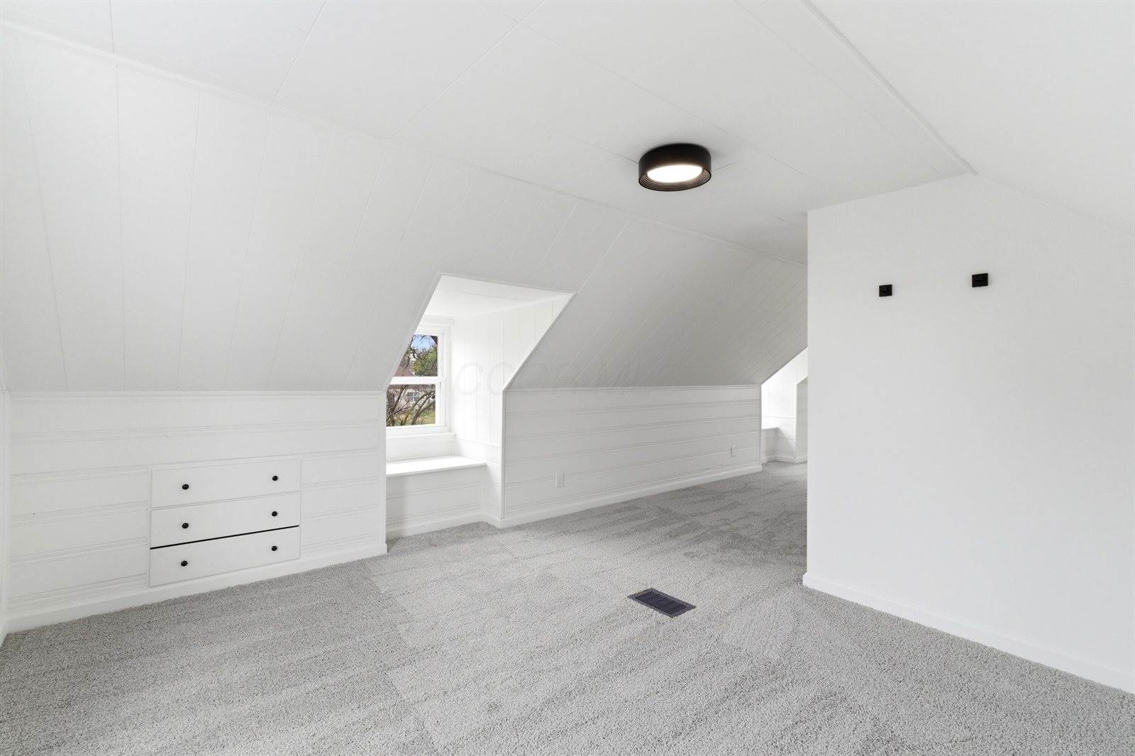 978 East North Broadway Street, Columbus, OH 43224