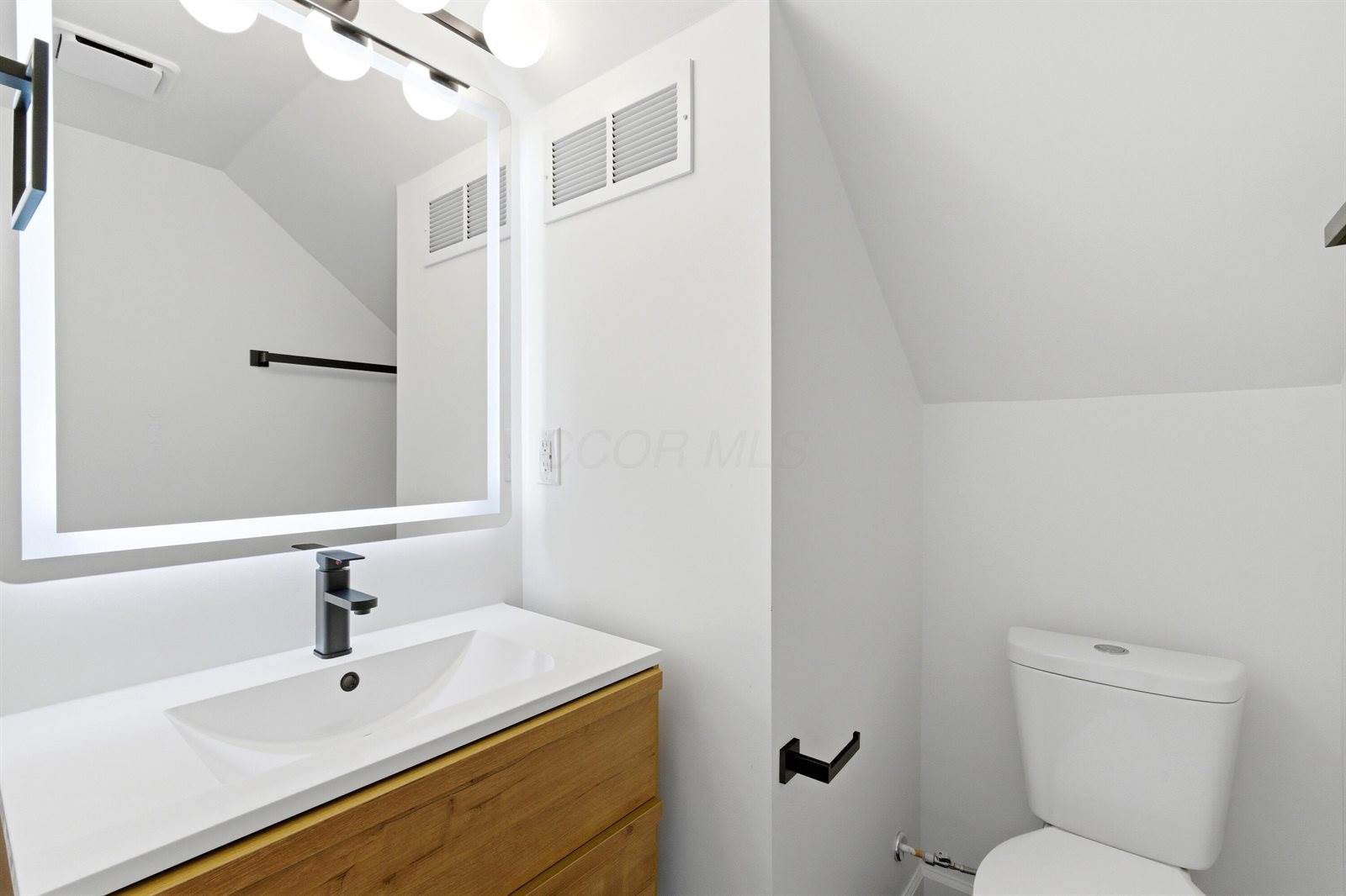 978 East North Broadway Street, Columbus, OH 43224