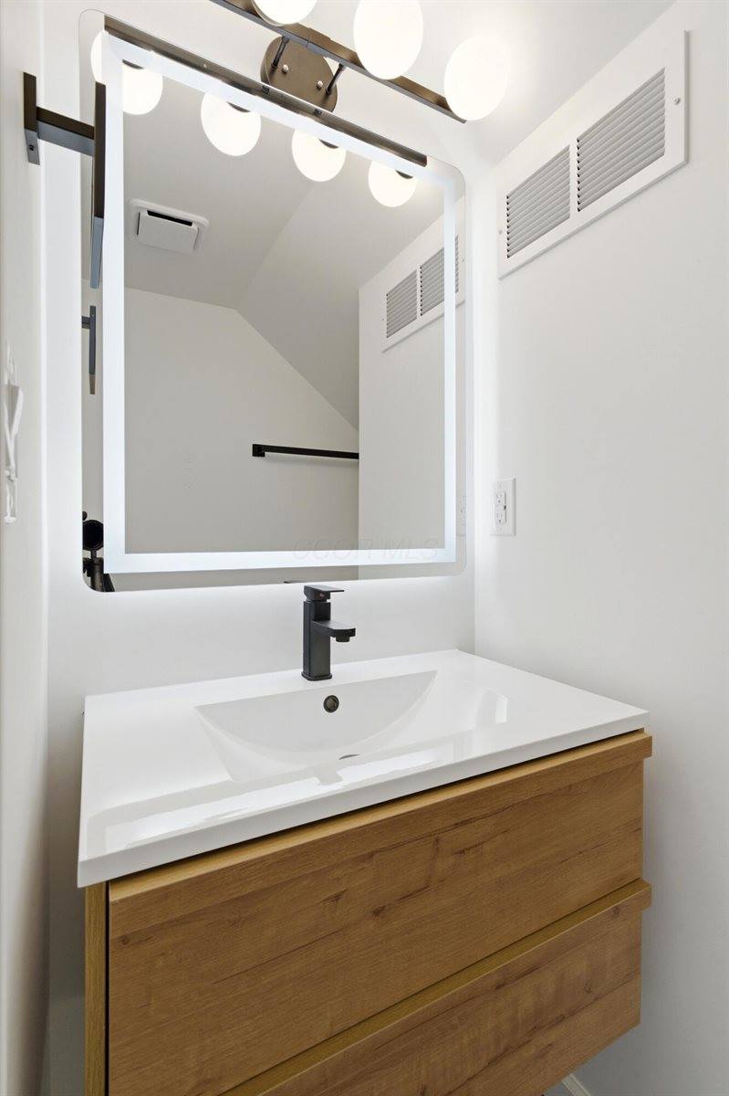 978 East North Broadway Street, Columbus, OH 43224