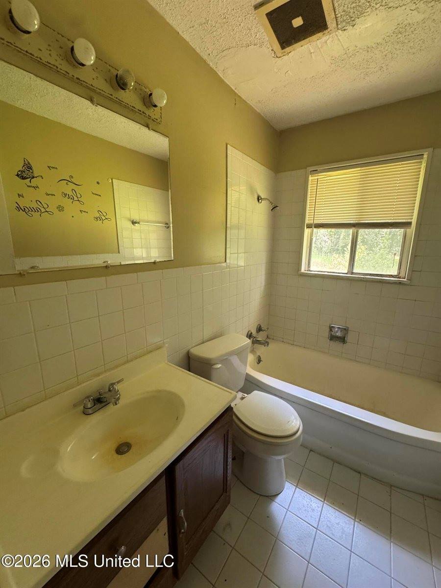 3038 Lakewood Drive, Jackson, MS 39212