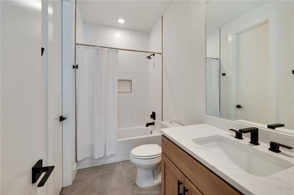 2944 Huffman Way, College Station, TX 77840