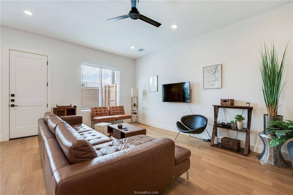 2944 Huffman Way, College Station, TX 77840