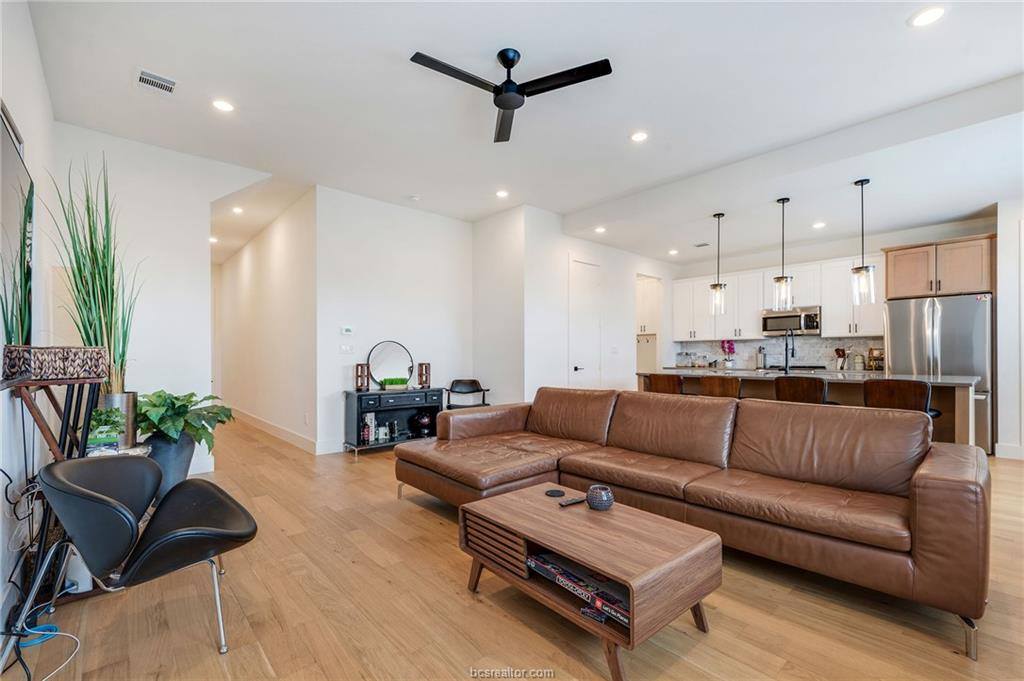 2944 Huffman Way, College Station, TX 77840