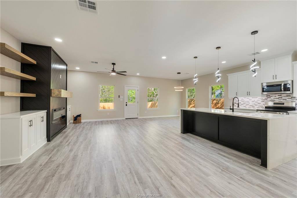 1612 Robeson Street, Bryan, TX 77803