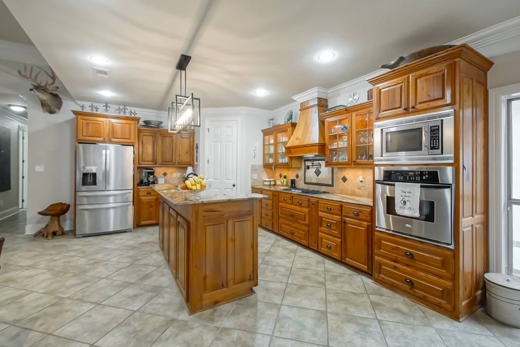 21157 Waterfront East Drive, Maurepas, LA 70449