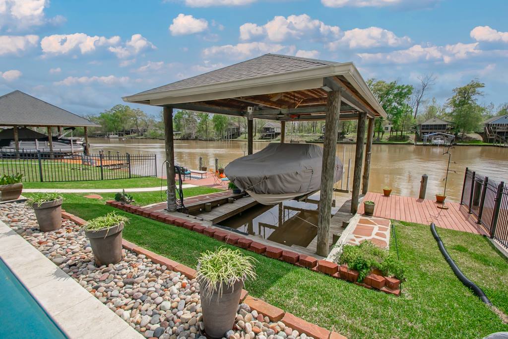 21157 Waterfront East Drive, Maurepas, LA 70449