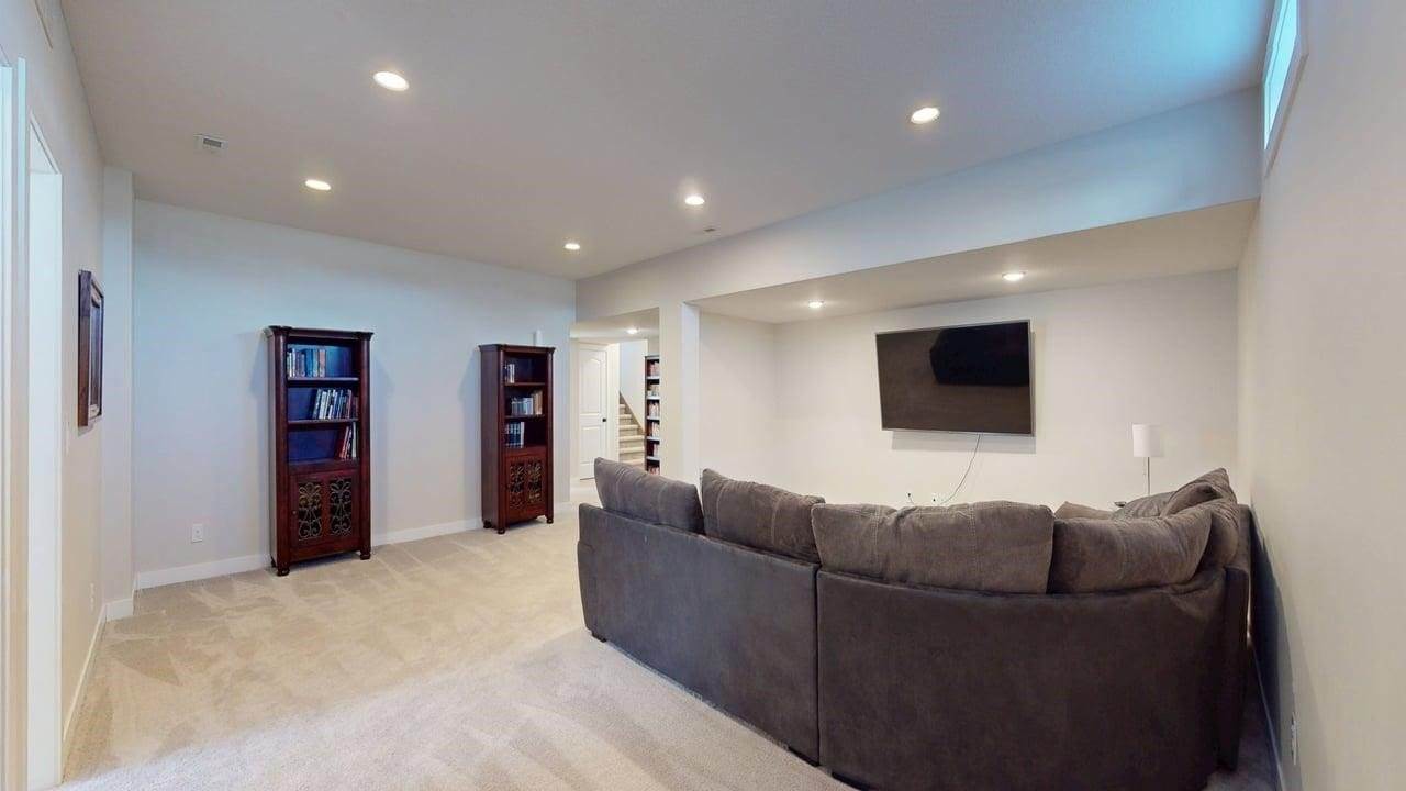 1115 Pleasant Street NE, Bondurant, IA 50035