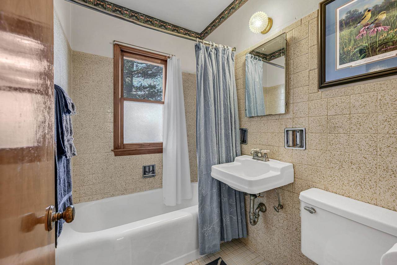 N6997 Oakwood ROAD, Whitewater, WI 53190