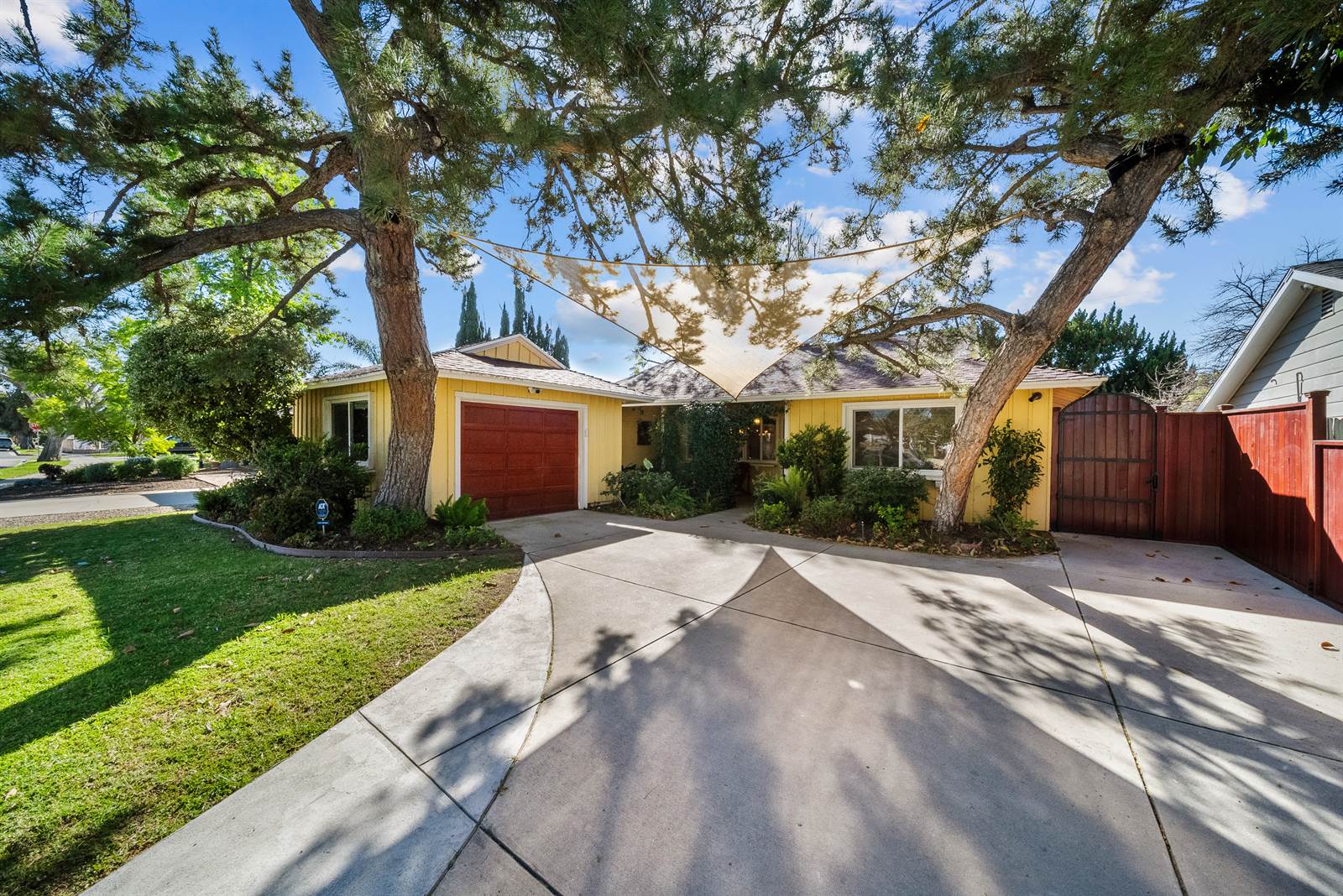 7819 Encino Ave., Northridge, CA 91325
