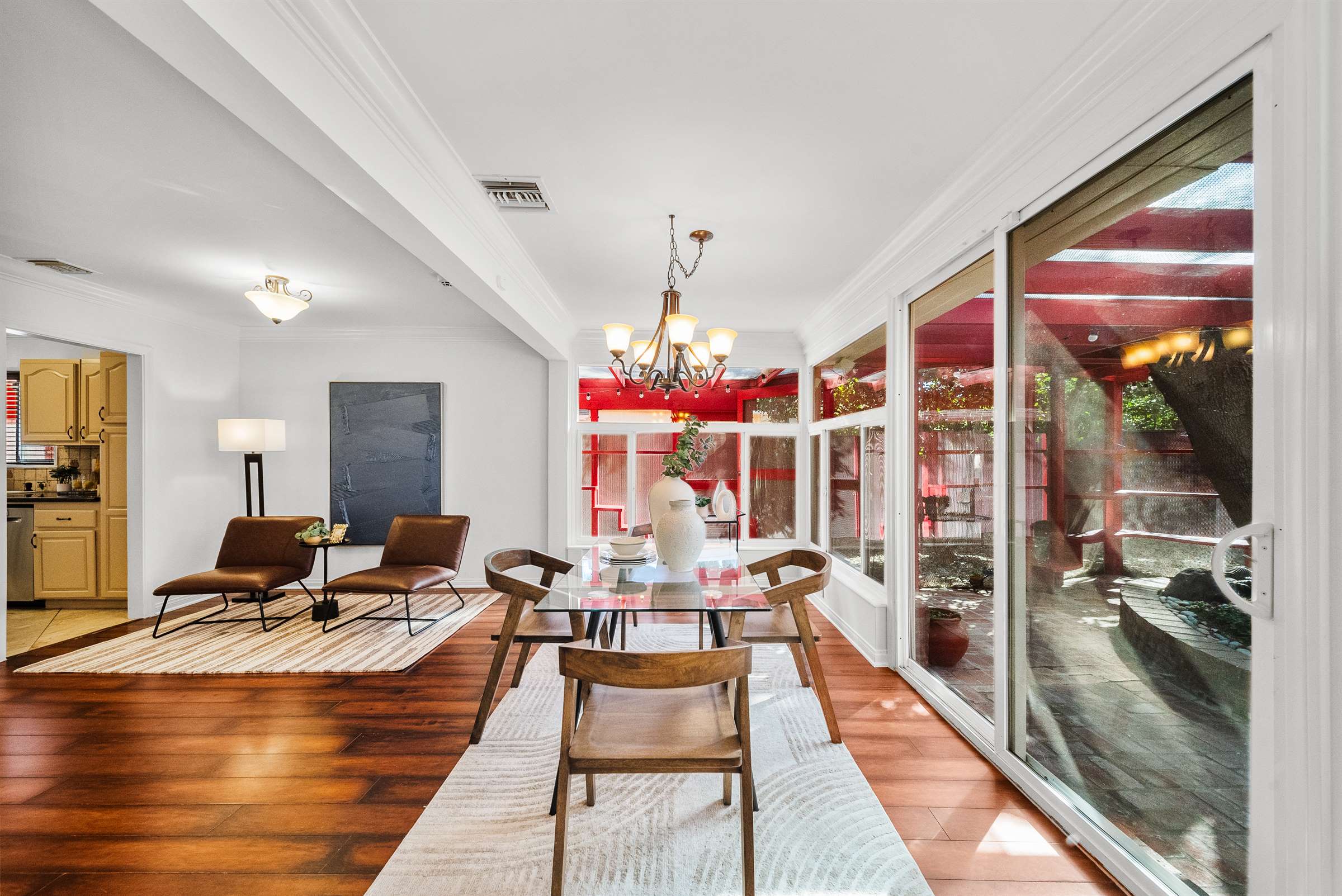 7819 Encino Ave., Northridge, CA 91325