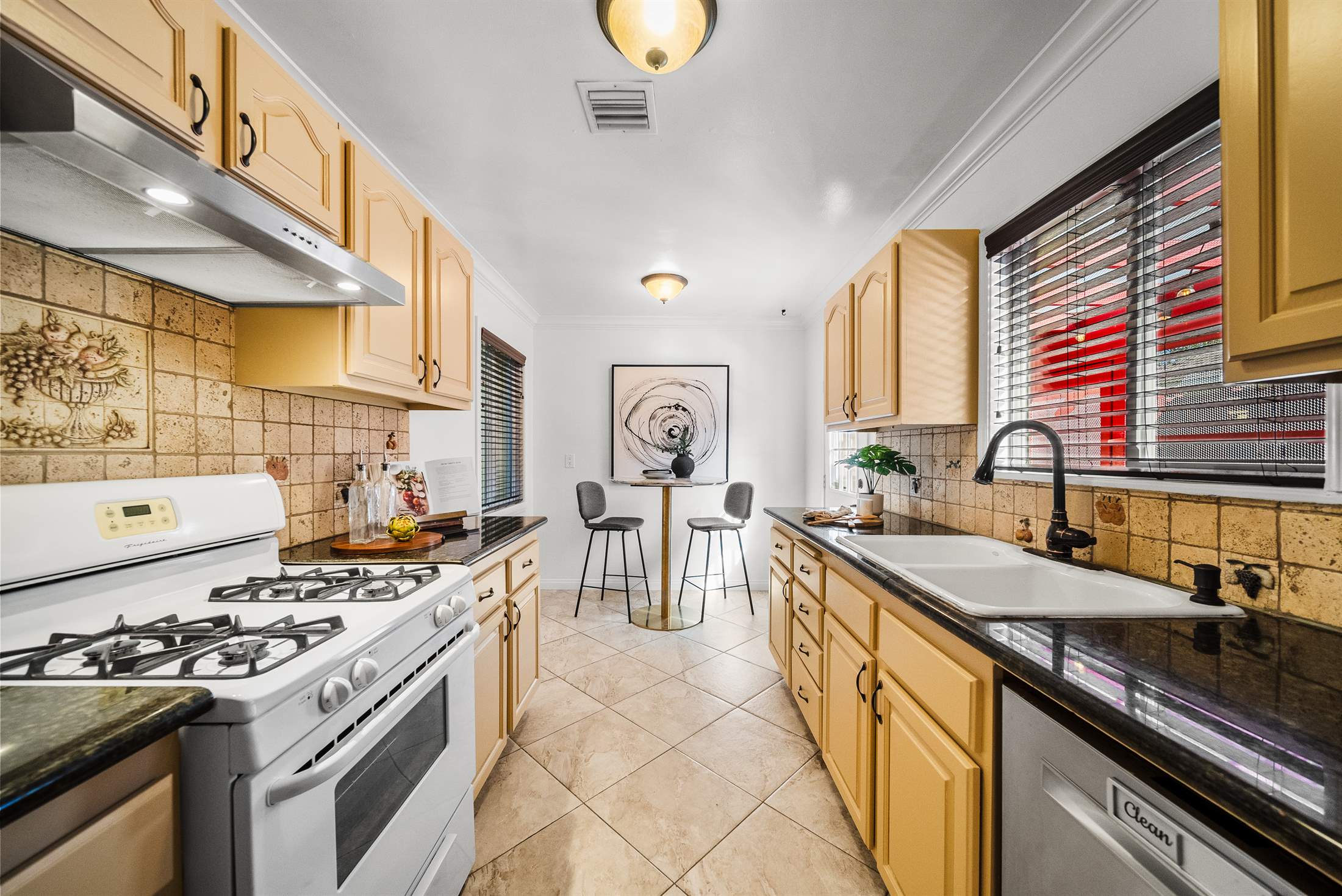 7819 Encino Ave., Northridge, CA 91325