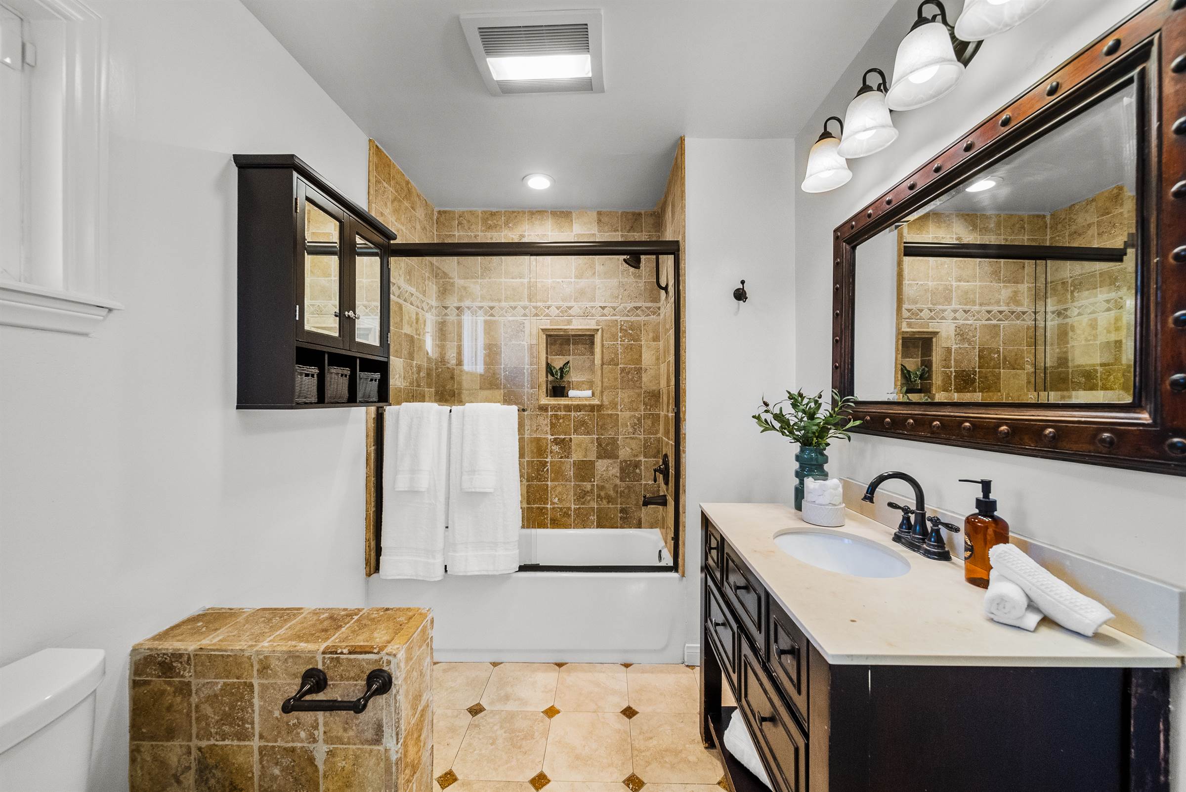 7819 Encino Ave., Northridge, CA 91325