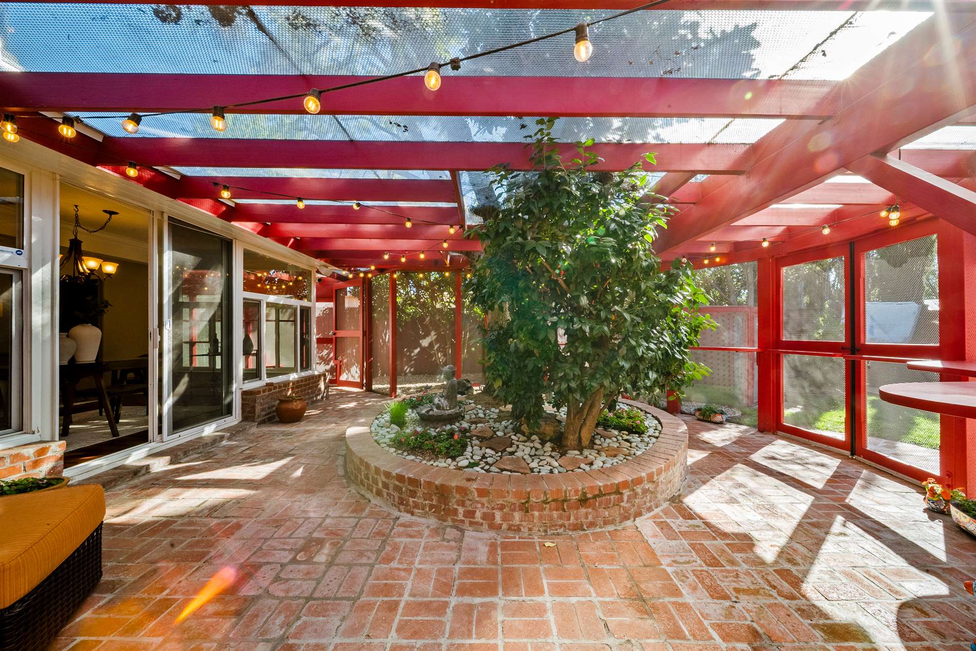 7819 Encino Ave., Northridge, CA 91325