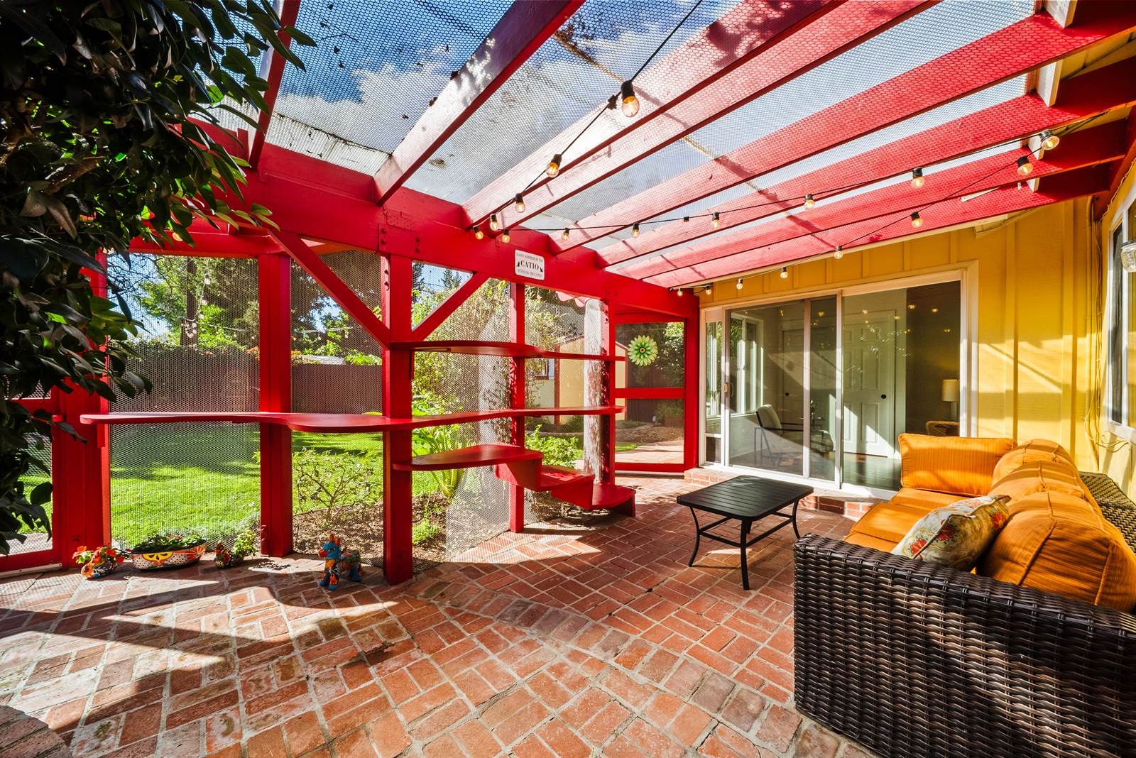 7819 Encino Ave., Northridge, CA 91325