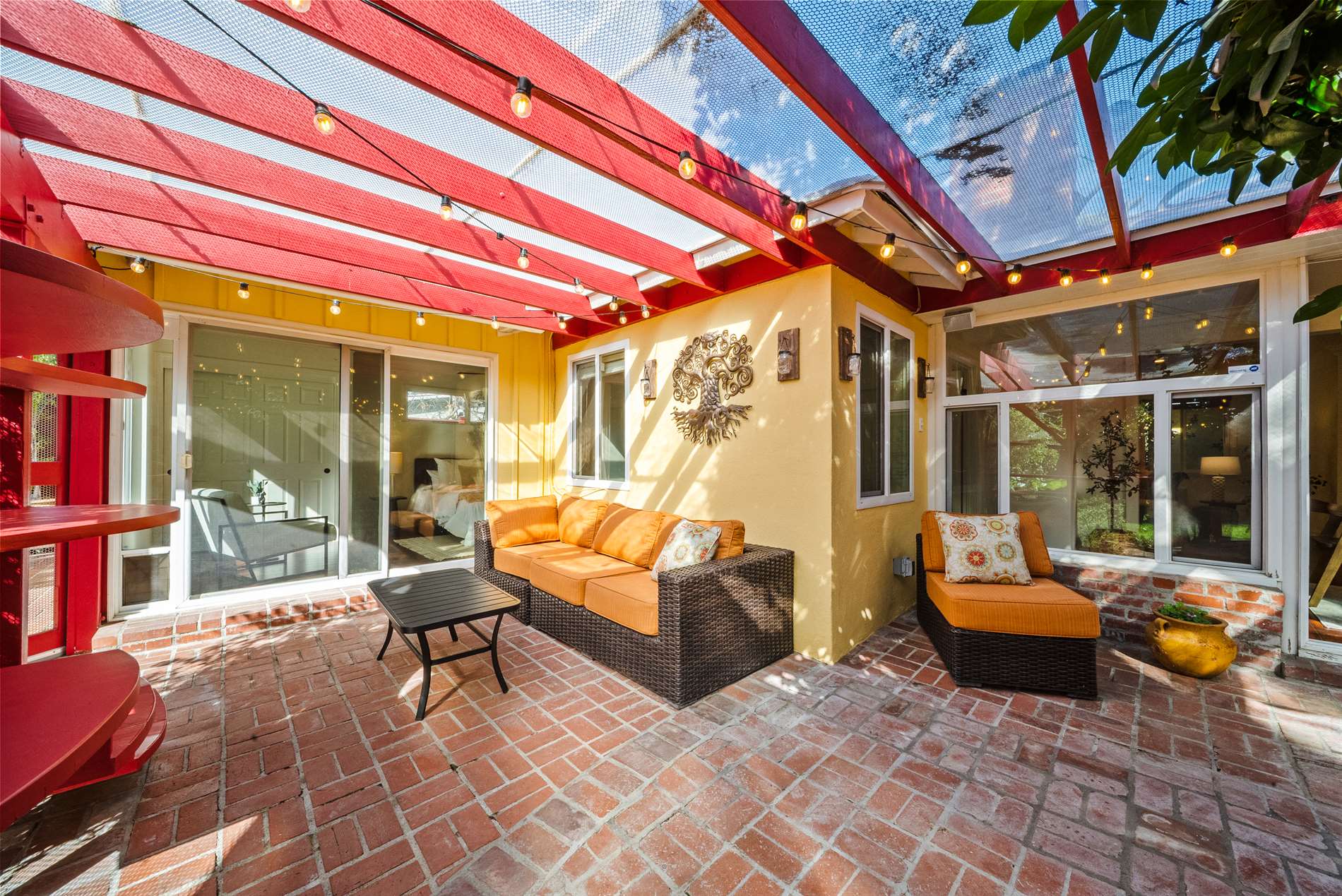 7819 Encino Ave., Northridge, CA 91325