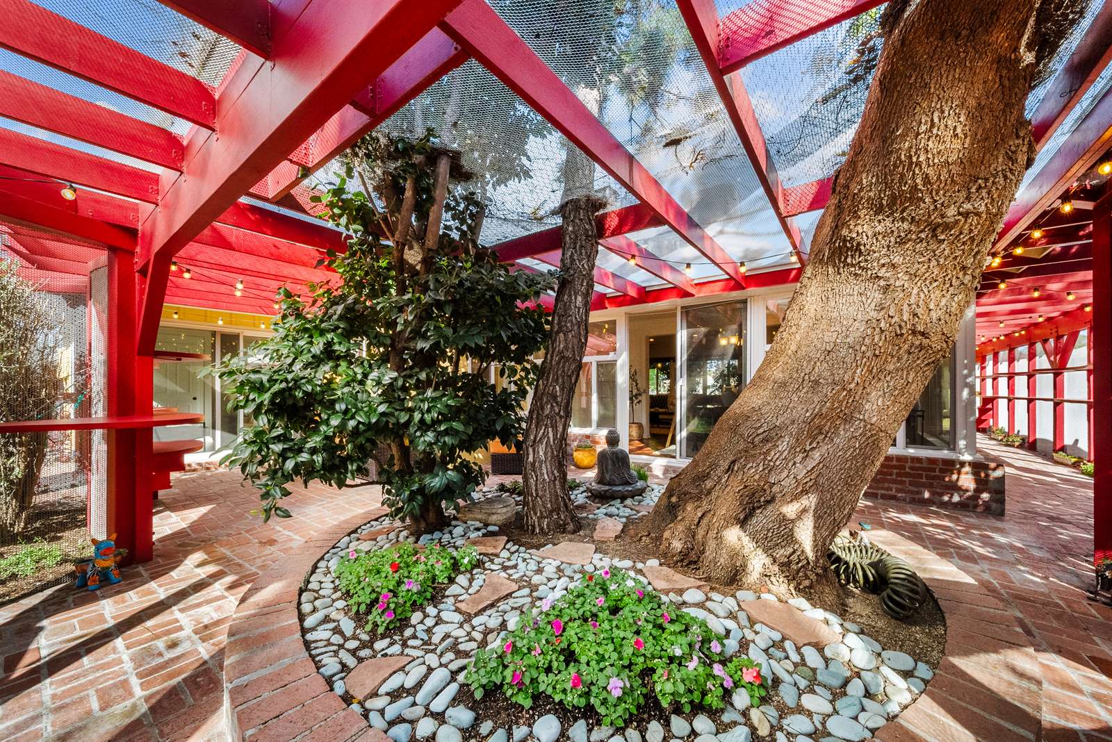 7819 Encino Ave., Northridge, CA 91325