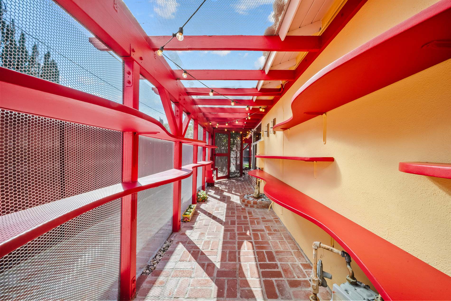 7819 Encino Ave., Northridge, CA 91325