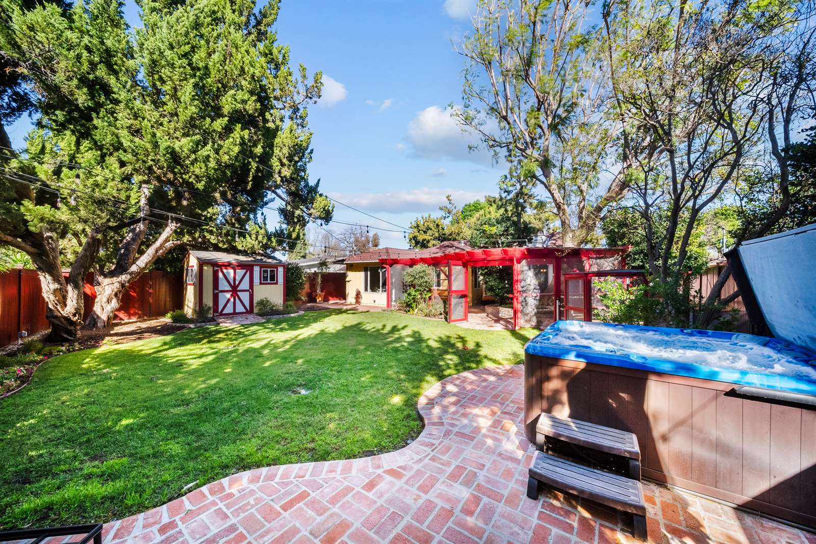 7819 Encino Ave., Northridge, CA 91325