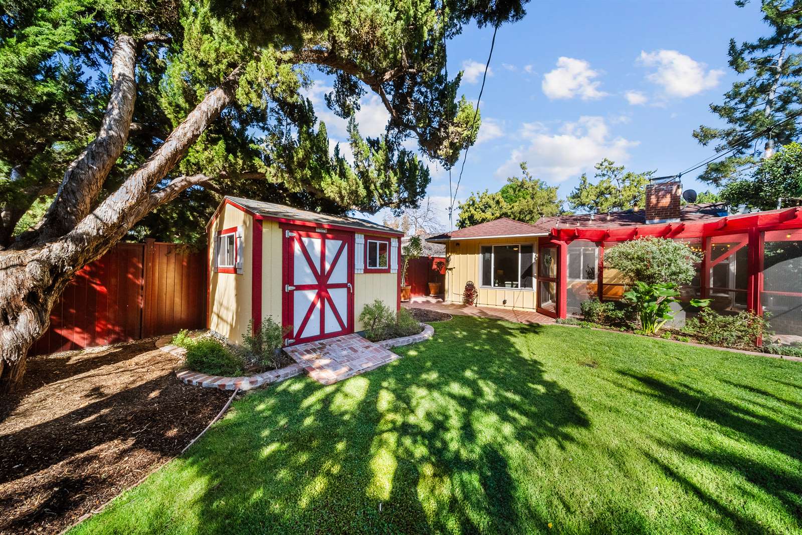 7819 Encino Ave., Northridge, CA 91325