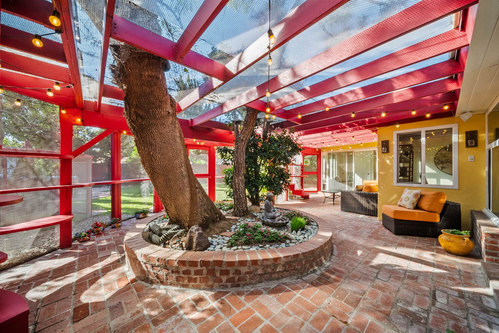 7819 Encino Ave., Northridge, CA 91325