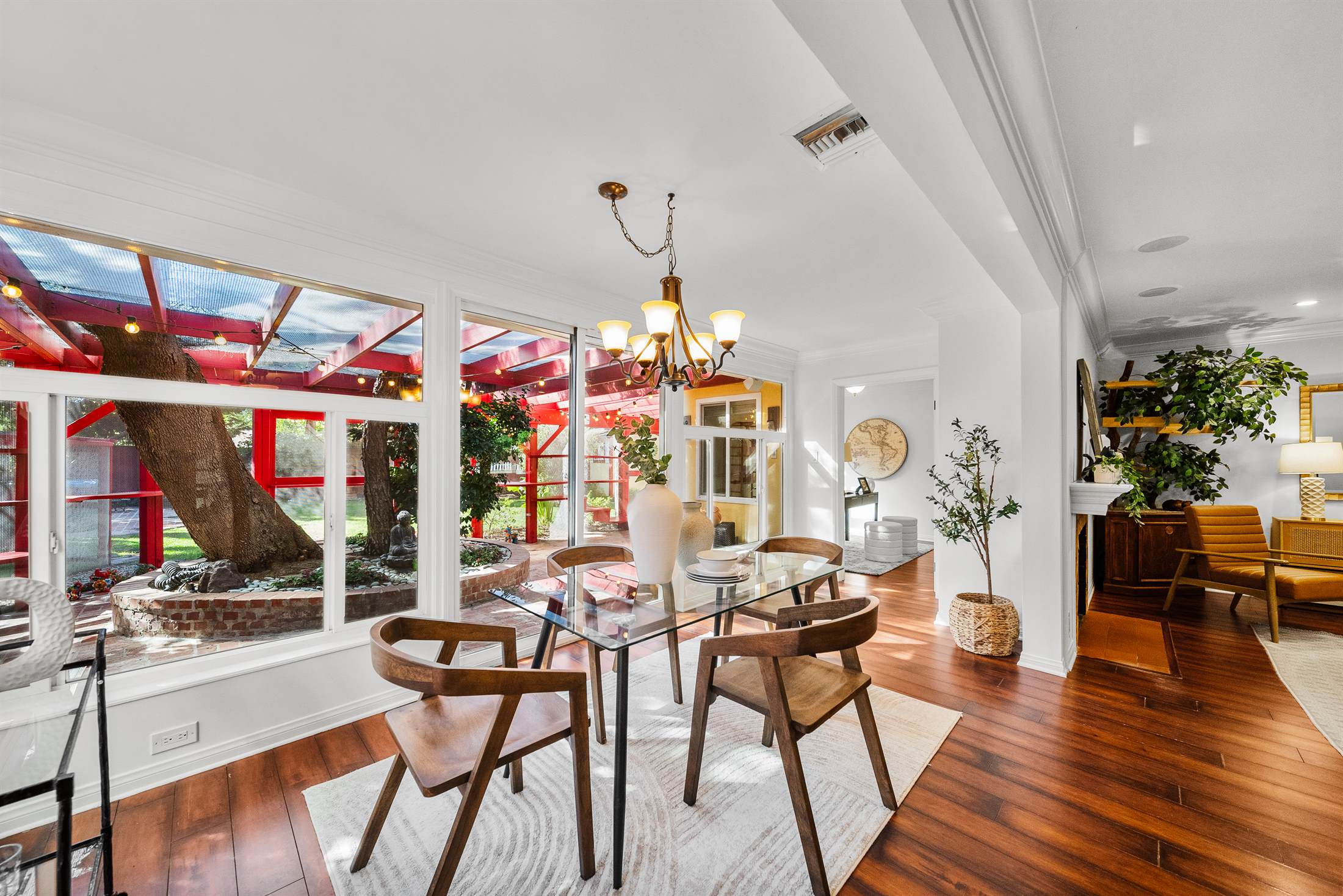7819 Encino Ave., Northridge, CA 91325