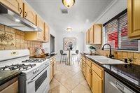 7819 Encino Ave., Northridge, CA 91325