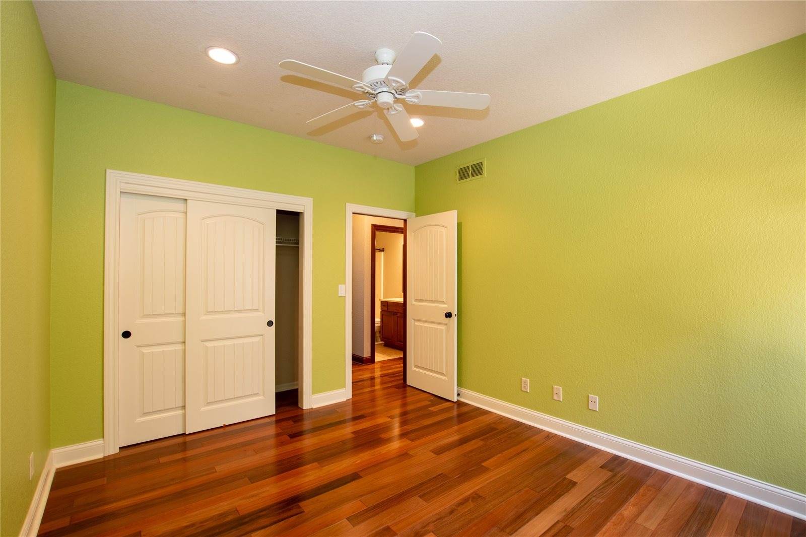 204 Cambridge Drive, West Des Moines, IA 50266