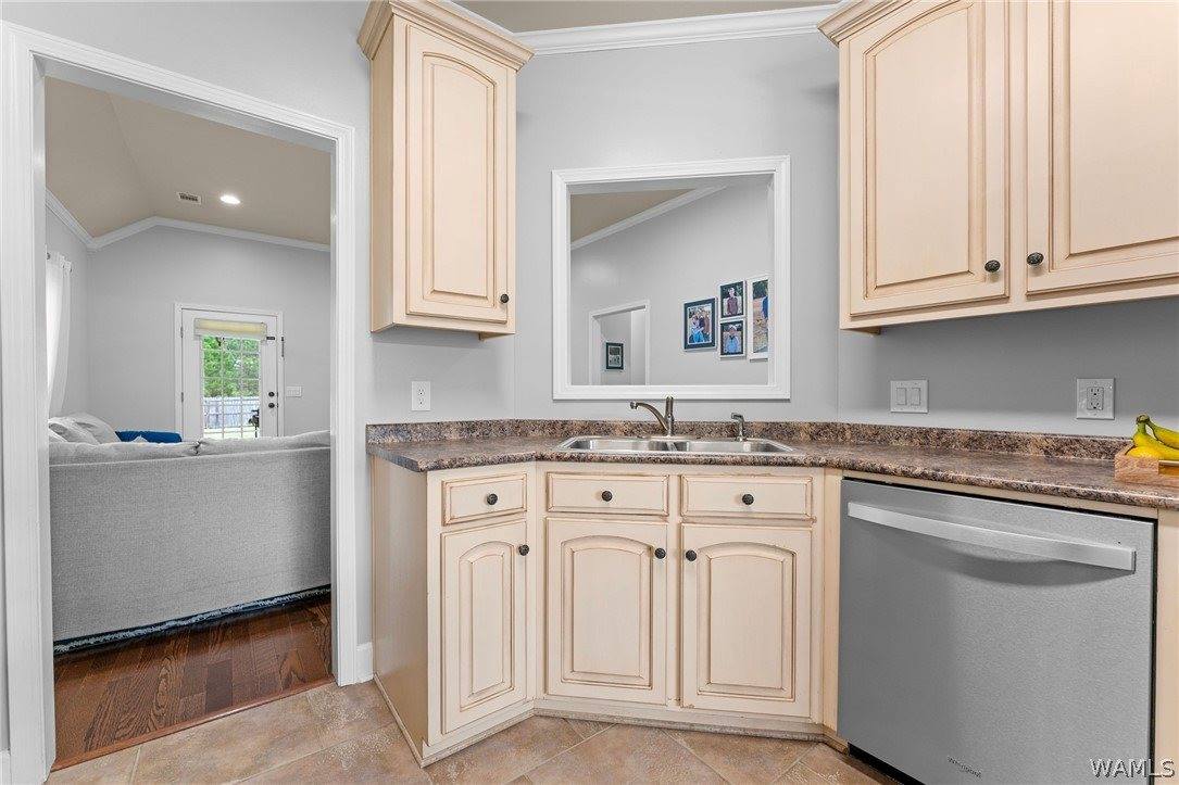 7713 The Terrace Parkway, Northport, AL 35473