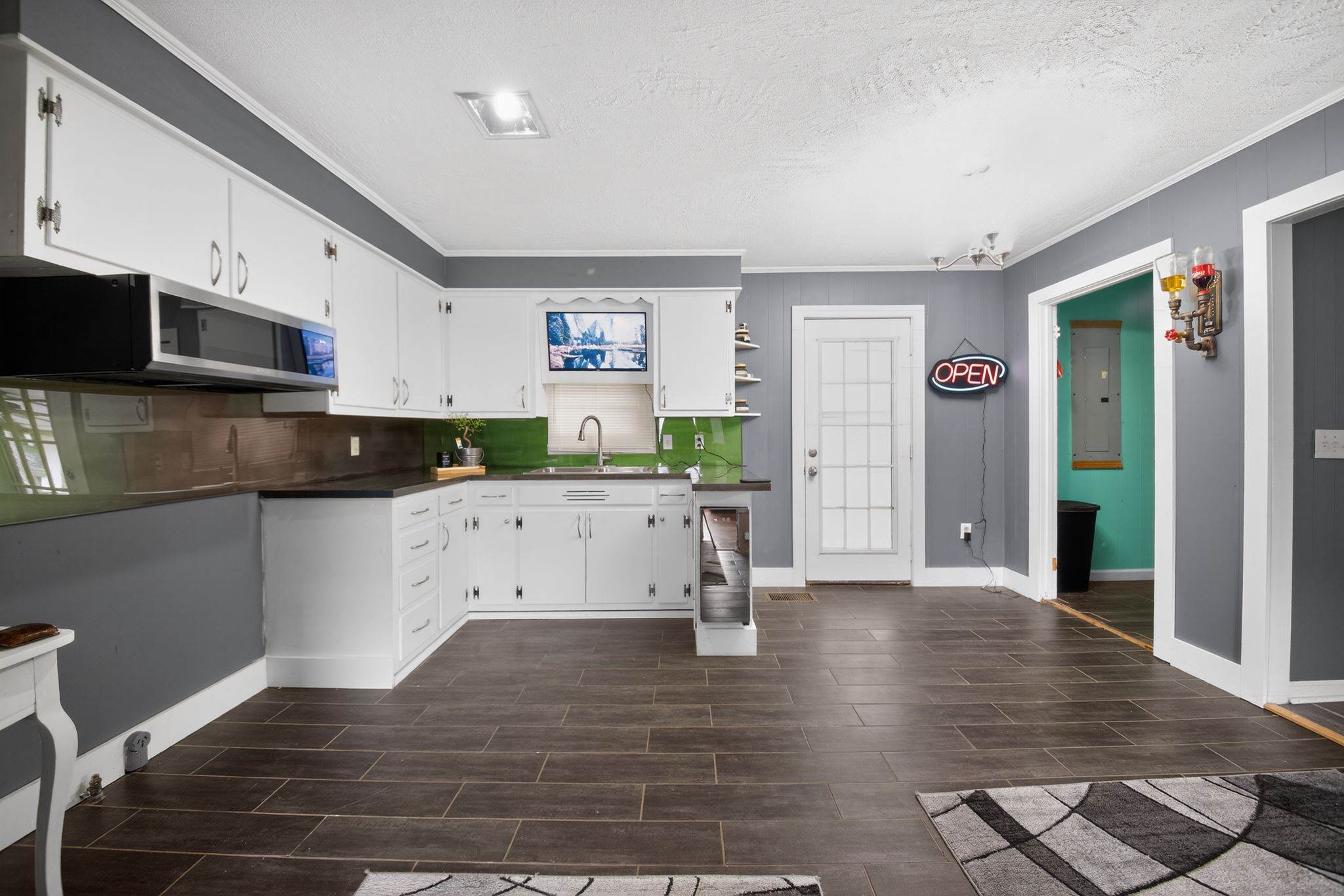 202 Pine Hill Dr, Waverly, TN 37185