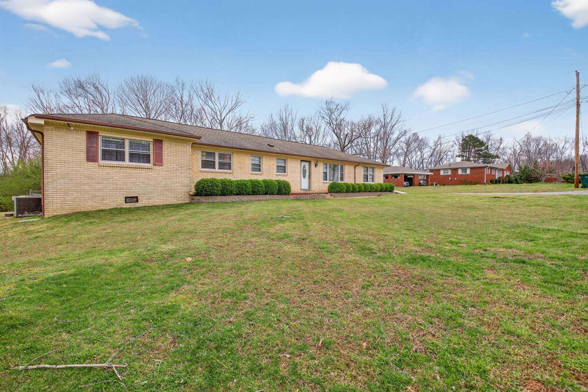 202 Pine Hill Dr, Waverly, TN 37185