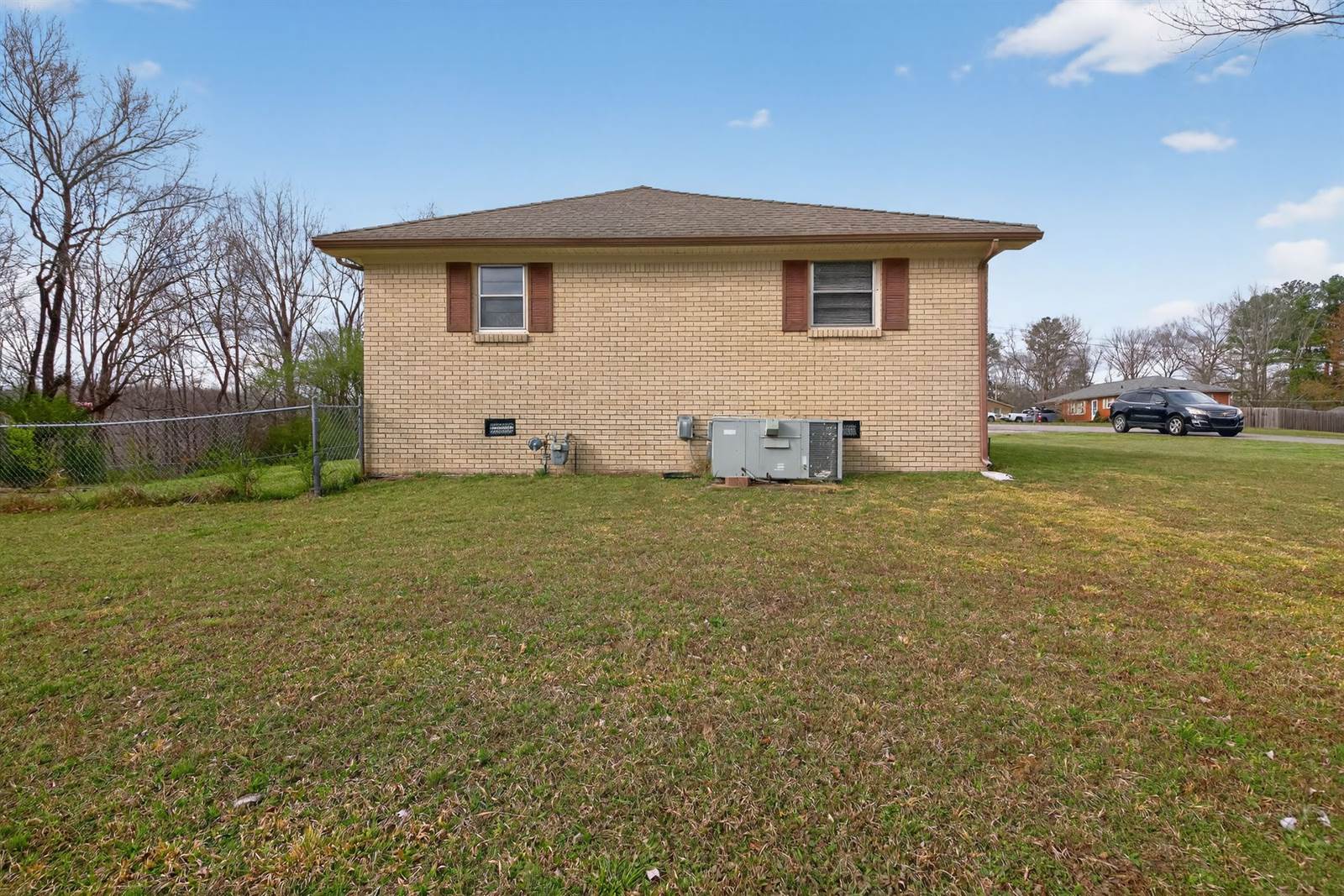 202 Pine Hill Dr, Waverly, TN 37185