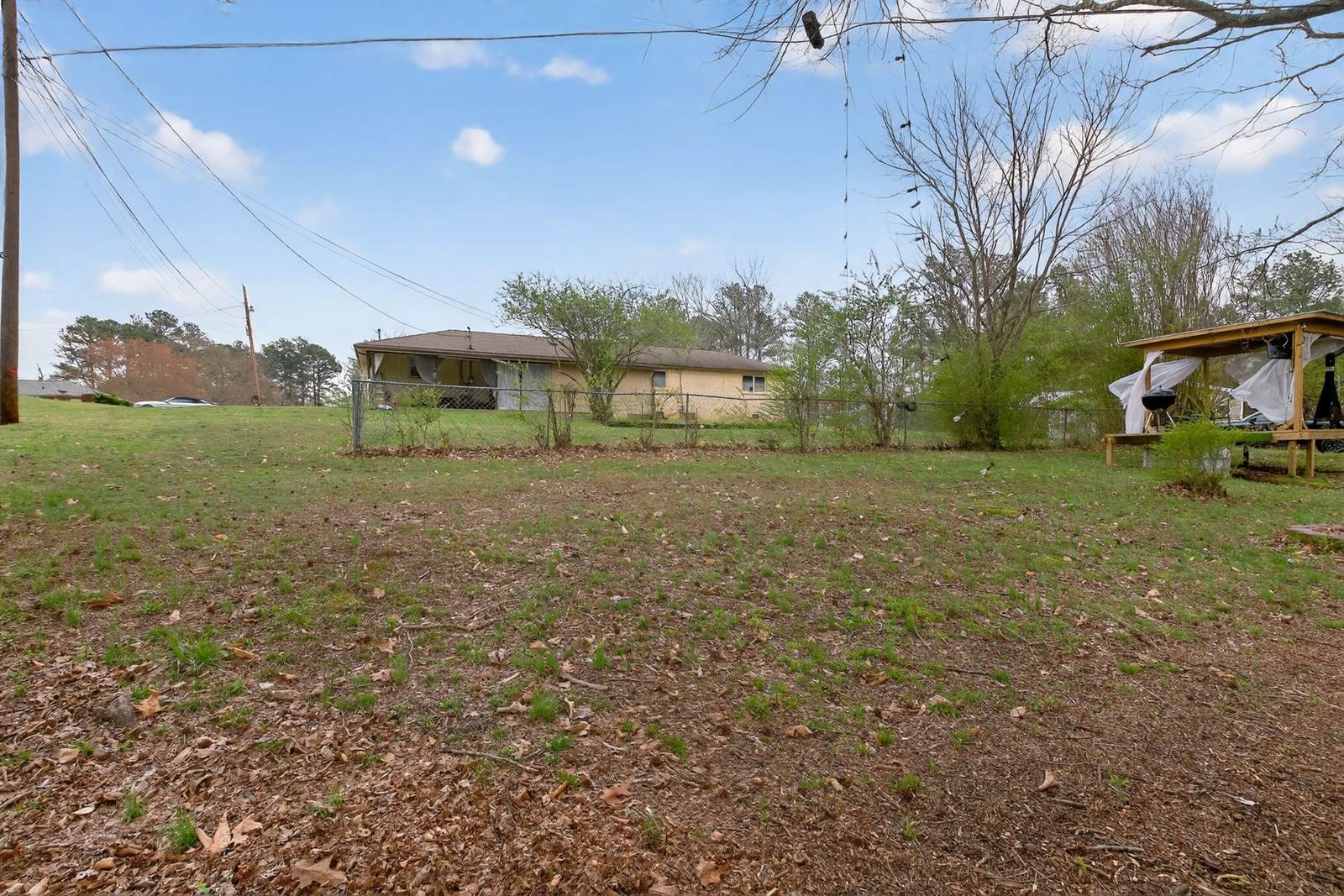 202 Pine Hill Dr, Waverly, TN 37185