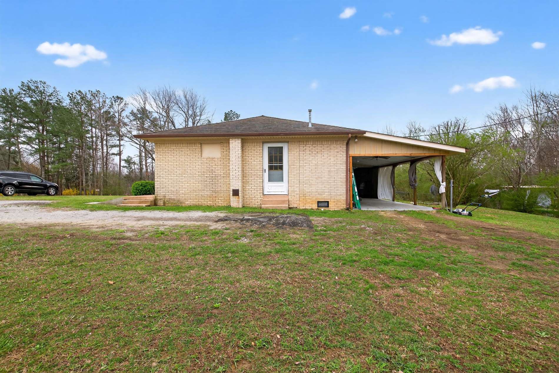 202 Pine Hill Dr, Waverly, TN 37185