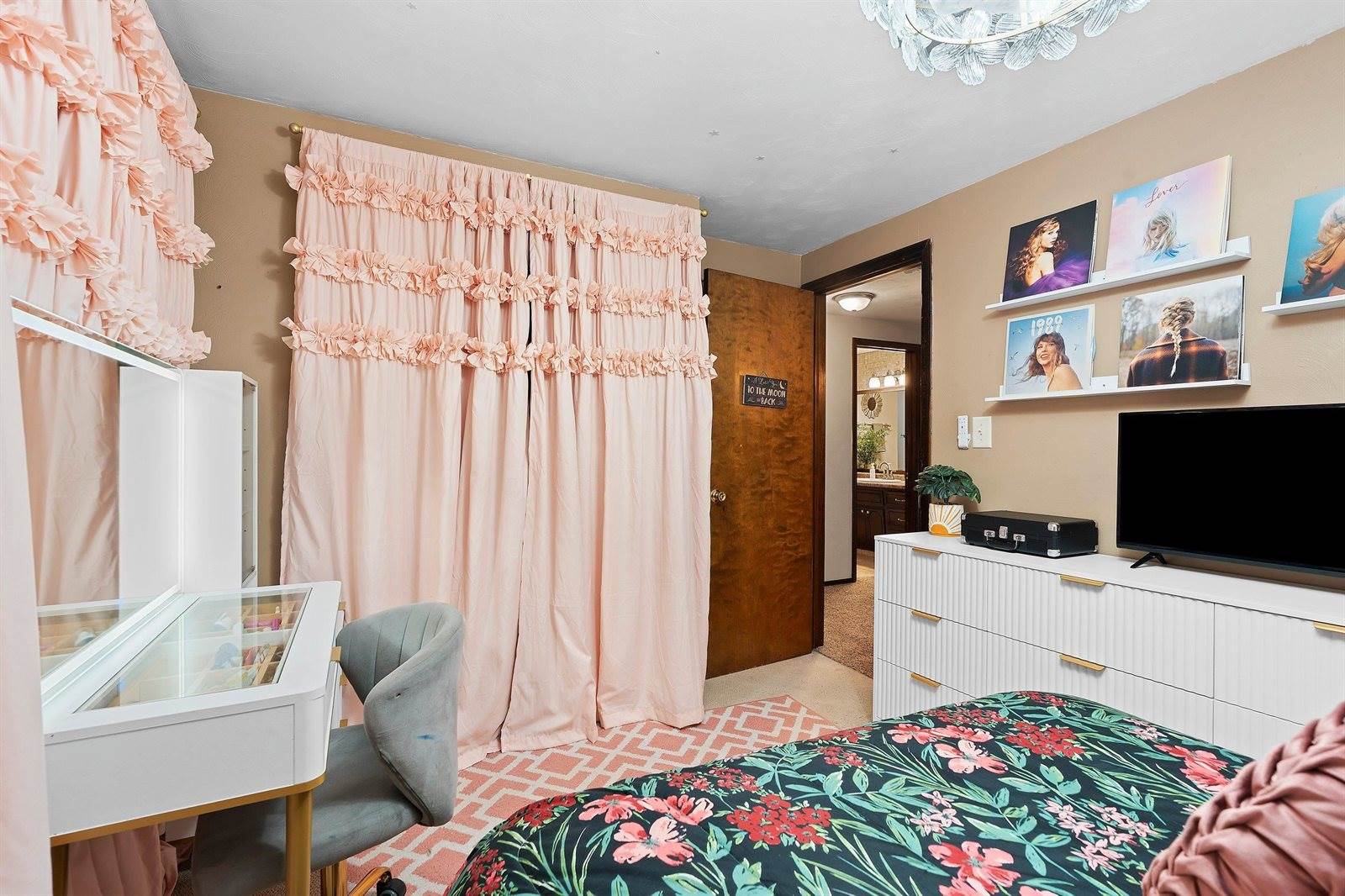 2578 Vicki Lane, Green Bay, WI 54311