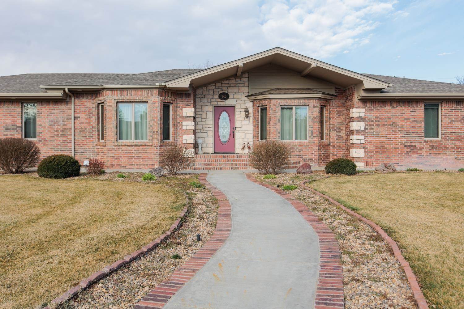 945 Emery Lane, Elkhart, KS 67950