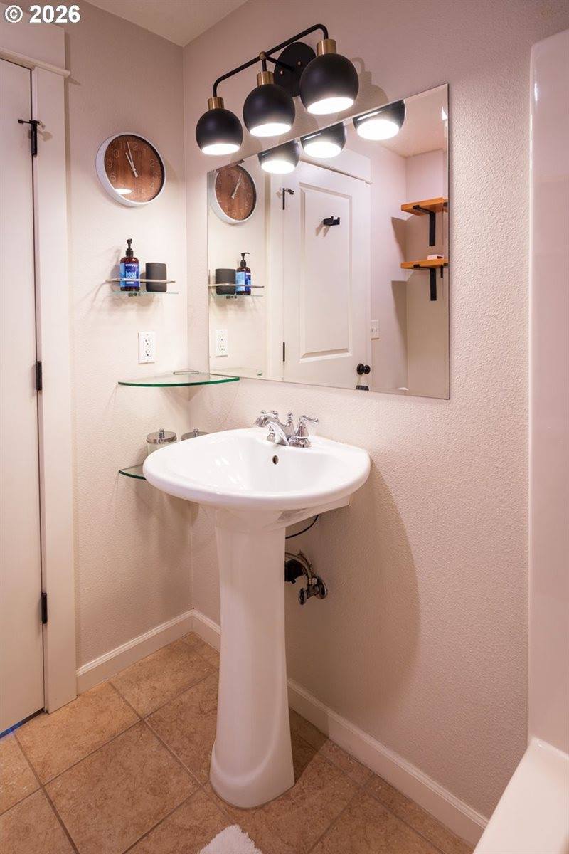 5527 NE 13TH Ave, Portland, OR 97211