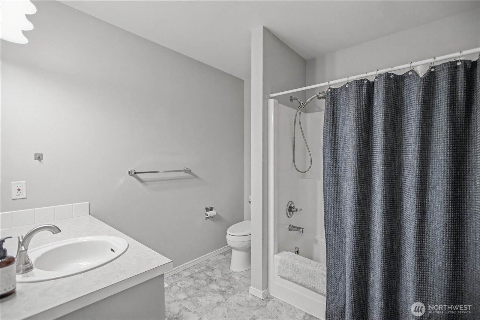 2194 Forrest Place, Dupont, WA 98327
