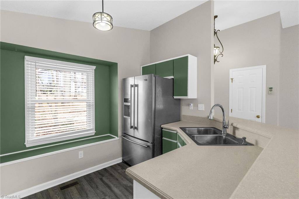 9 Dunnberry Court, Greensboro, NC 27455