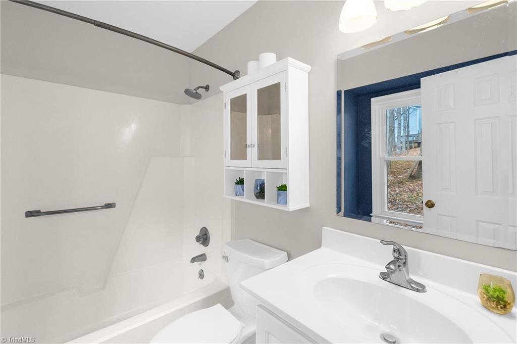 9 Dunnberry Court, Greensboro, NC 27455