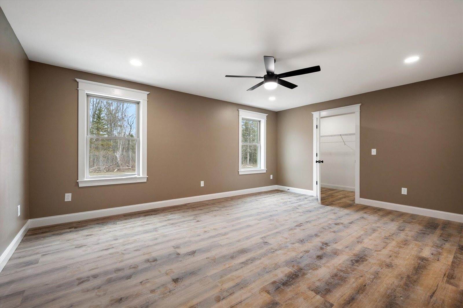 678 Streamside Avenue, Hermon, ME 04401