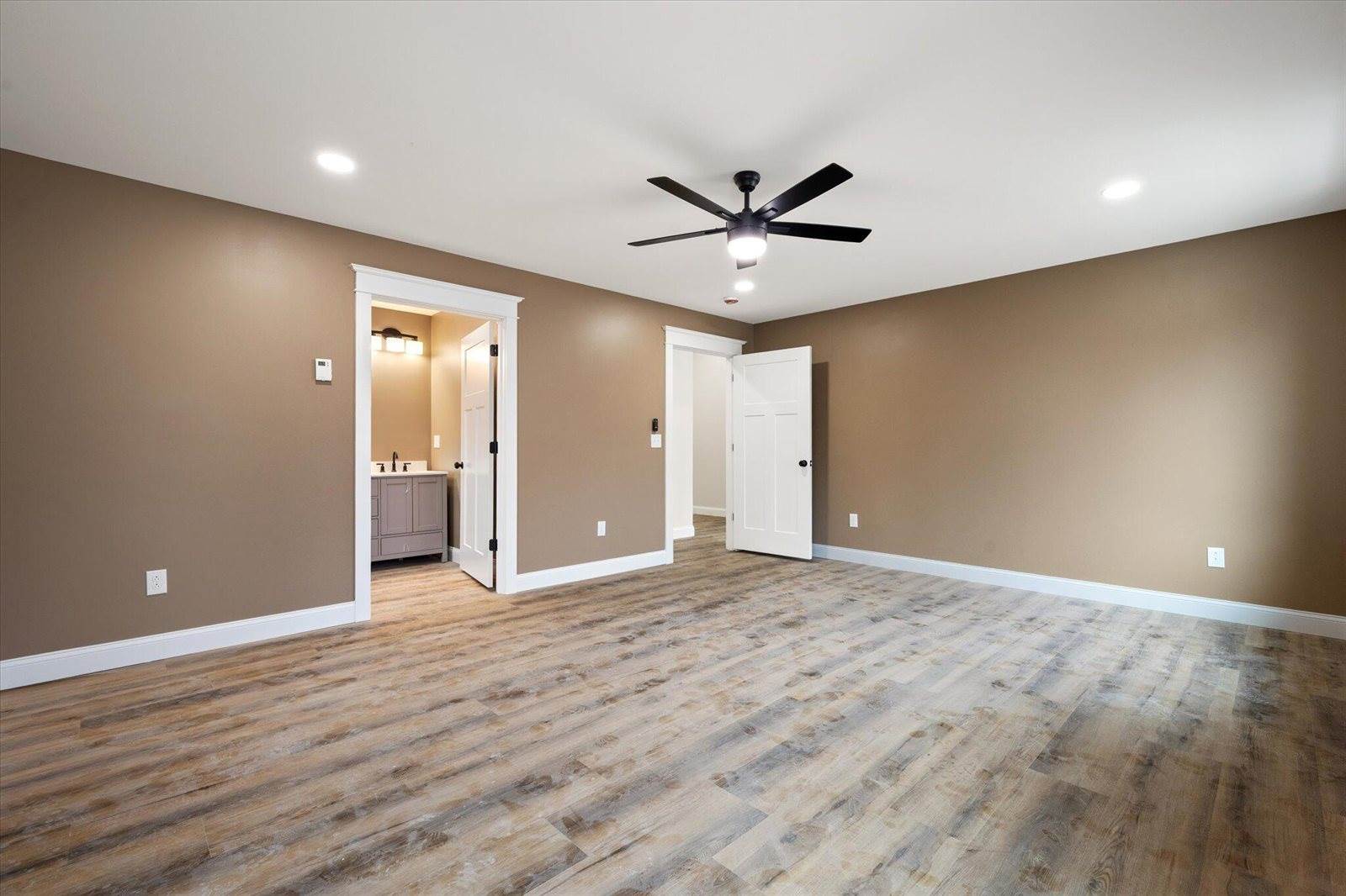 678 Streamside Avenue, Hermon, ME 04401