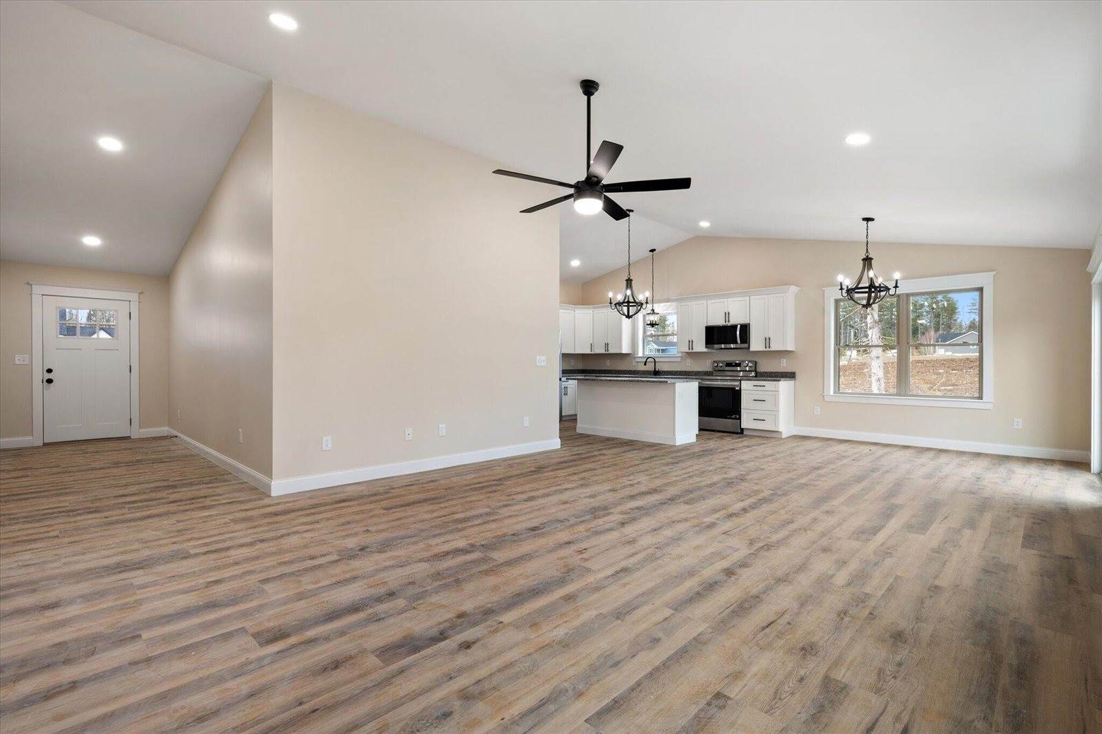 678 Streamside Avenue, Hermon, ME 04401